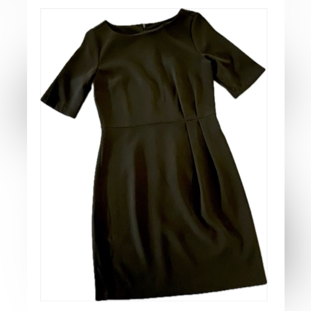 BANANA REPUBLIC Classic Black Half Sleeve, Pleated Waist Midi Sz 4
